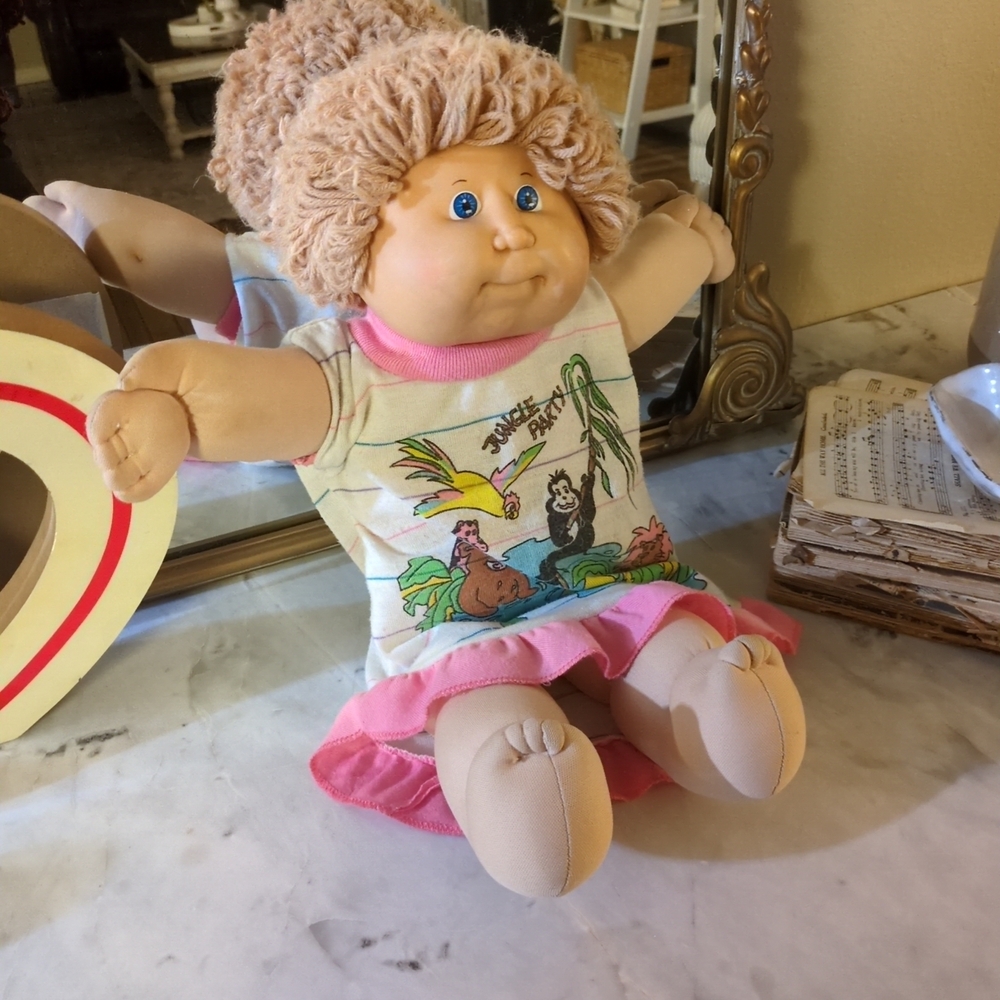 Vintage 1978 Cabbage Patch Doll- Blue Eyes/ Short Yarn Hair- No Original Clothes